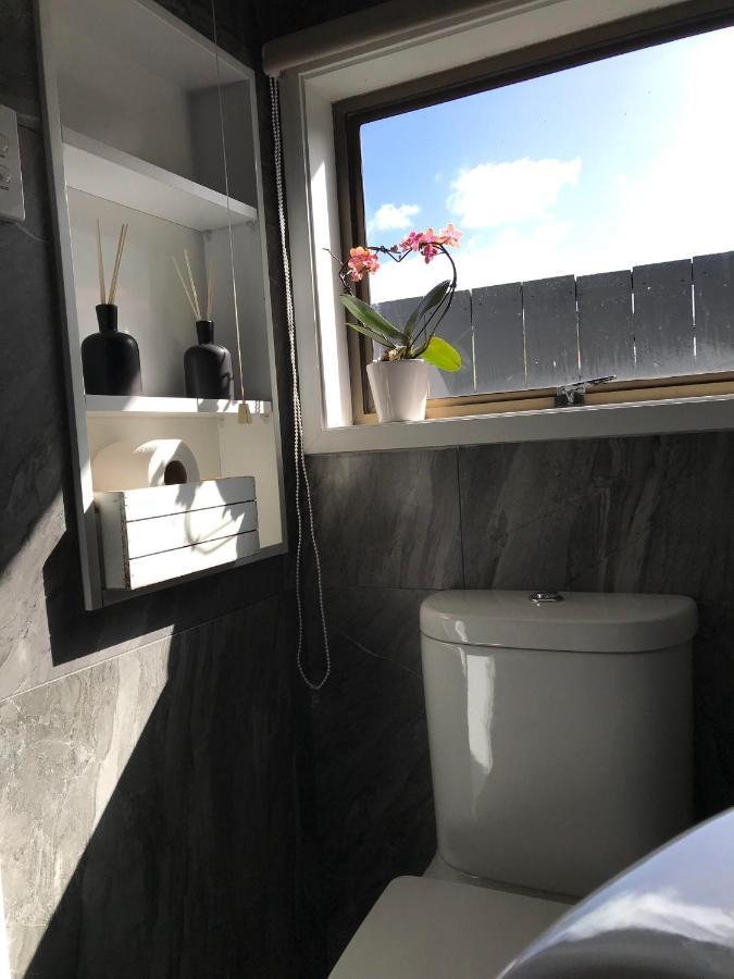 Onehunga Garden Tinyhouse With Parking Hotel Auckland Exterior photo