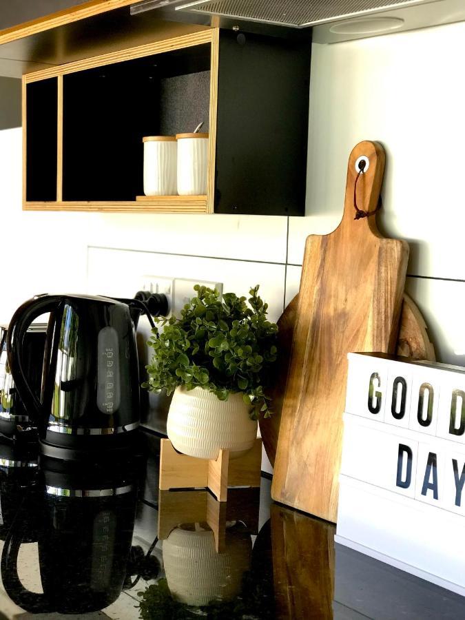 Onehunga Garden Tinyhouse With Parking Hotel Auckland Exterior photo
